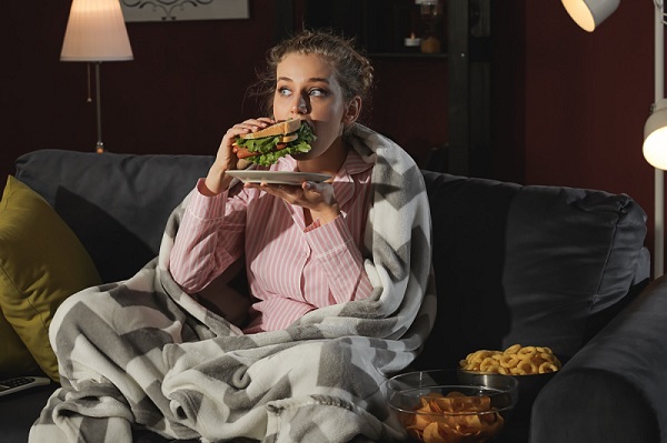avoid overeating before bed
